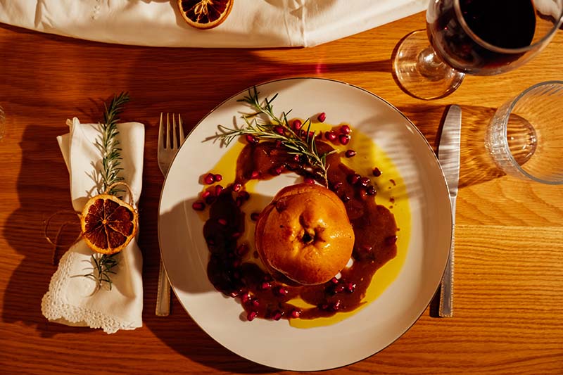 Stuffed quince with aromatic lamb and pomegranate molasses - Katerina's Kouzina