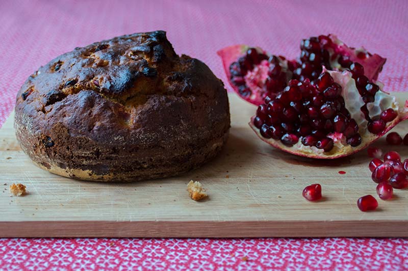 Pomegranate - walnut bread with ouzo, honey and pears - Katerina's Kouzina
